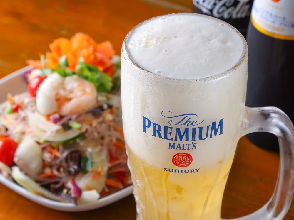 生ビールと春雨のサラダ